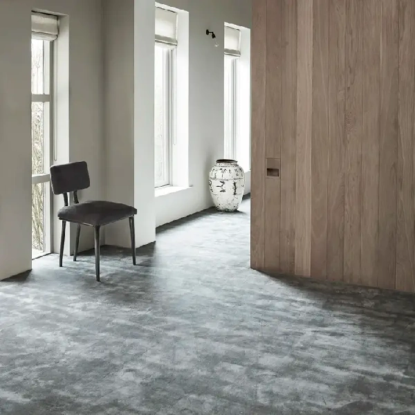 gray wall-to-wall silk carpet in a minimalist room