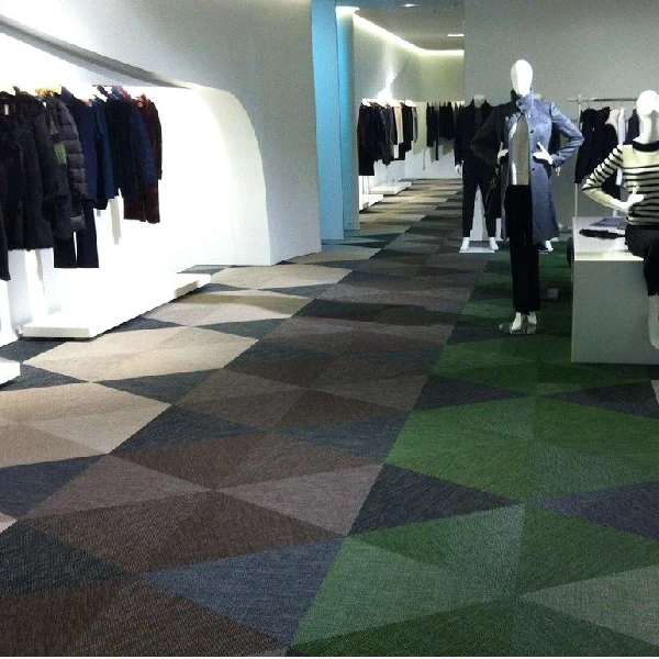 Wall-to-wall carpet with a geometric pattern in a retail shop
